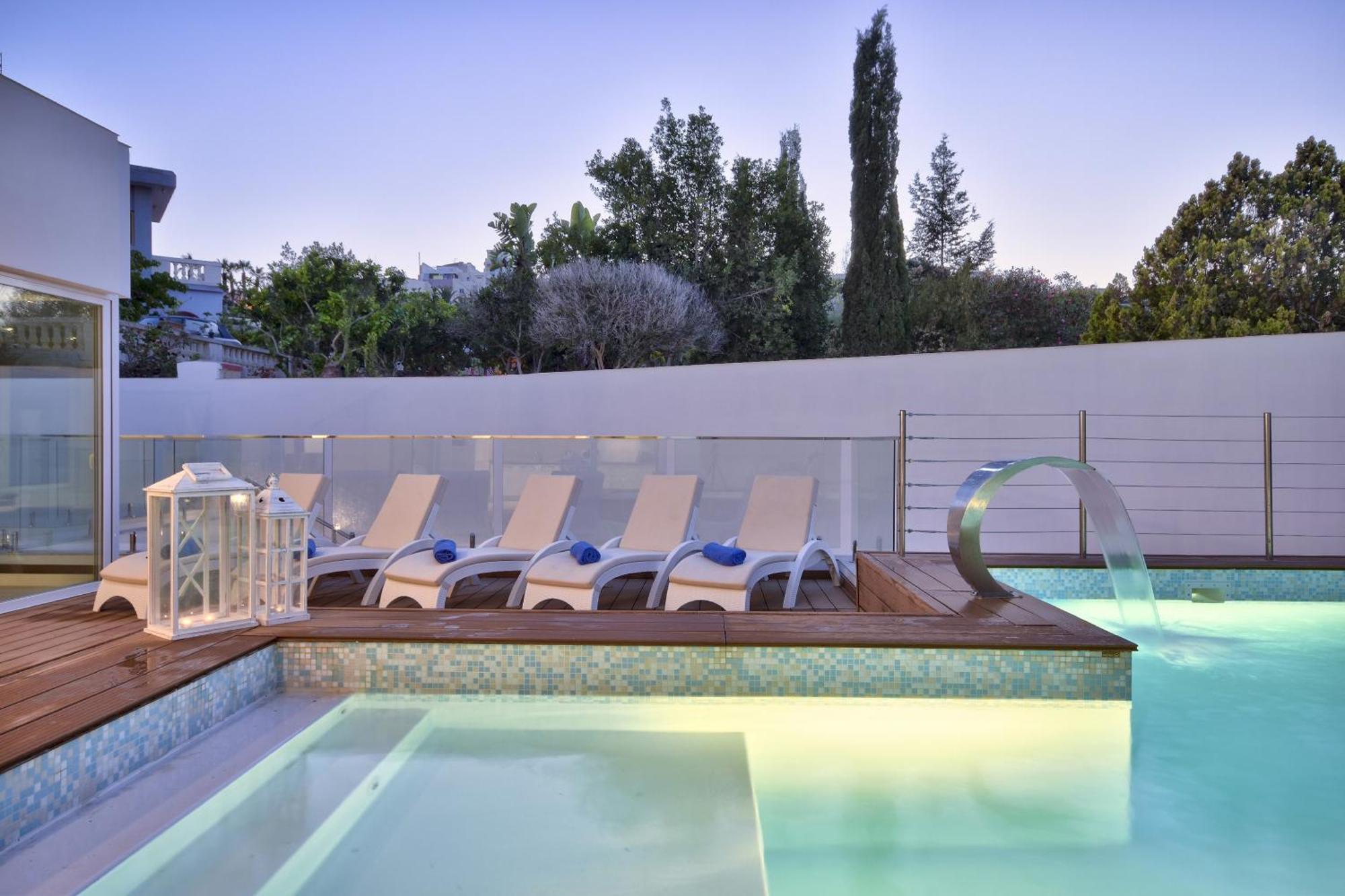 Villa Blu - Family Villa With Indoor Heated Pool, Sauna And Games Room 梅利哈 外观 照片