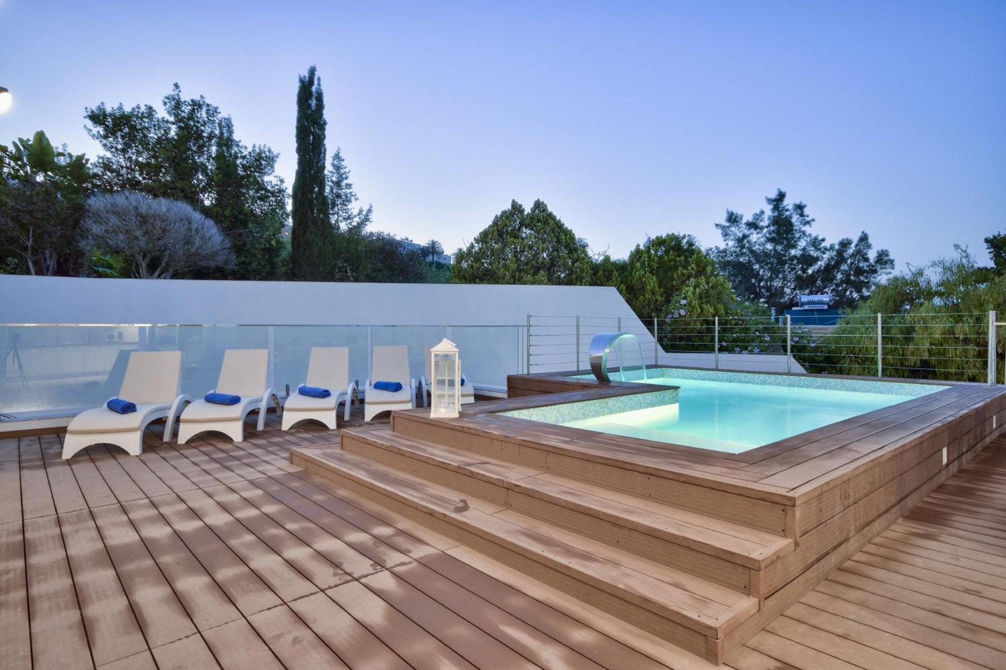 Villa Blu - Family Villa With Indoor Heated Pool, Sauna And Games Room 梅利哈 外观 照片