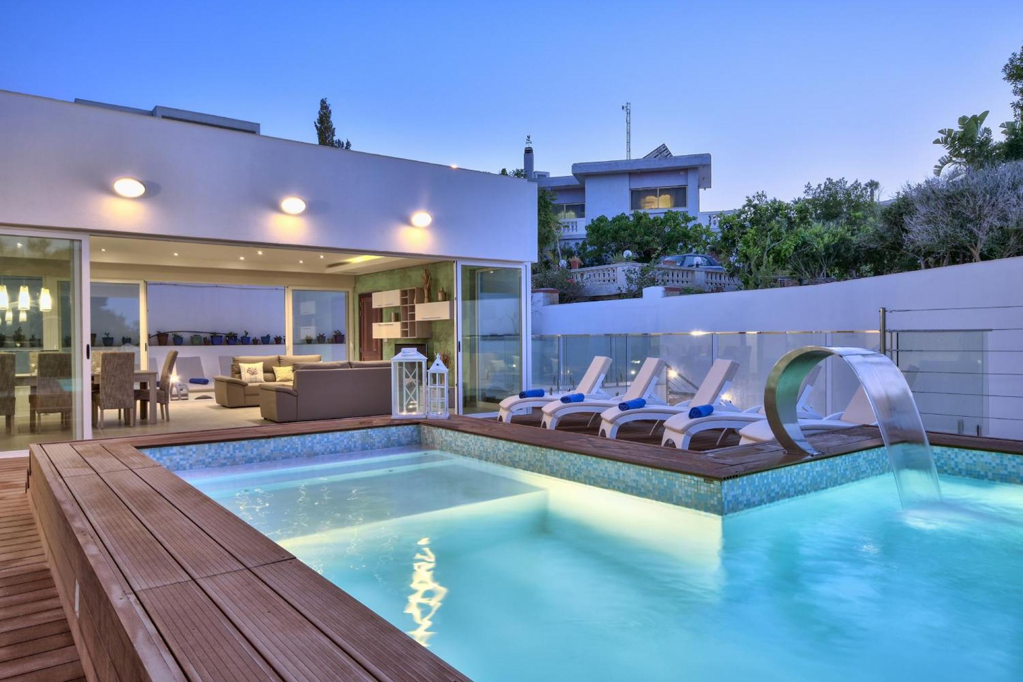 Villa Blu - Family Villa With Indoor Heated Pool, Sauna And Games Room 梅利哈 外观 照片