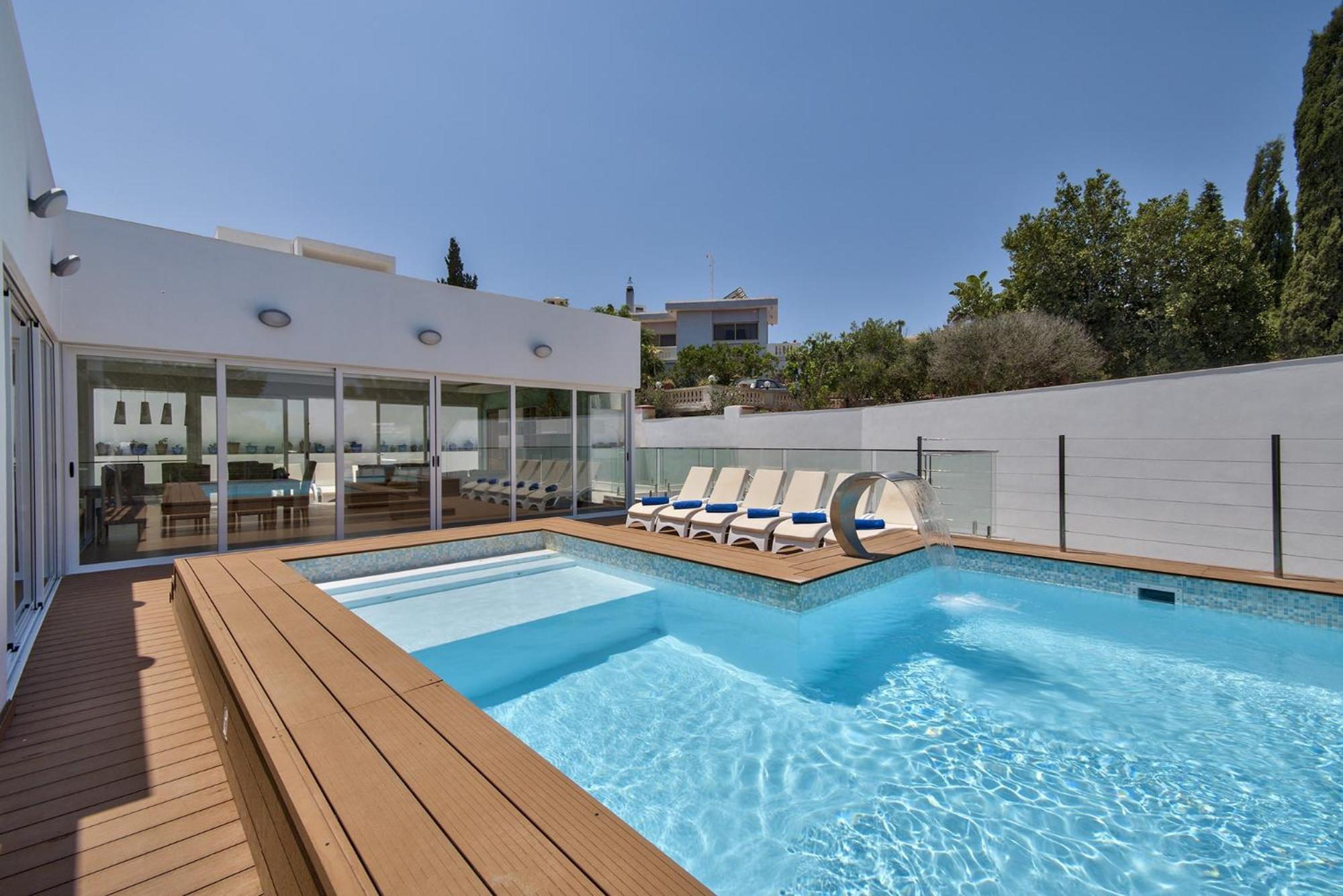 Villa Blu - Family Villa With Indoor Heated Pool, Sauna And Games Room 梅利哈 外观 照片